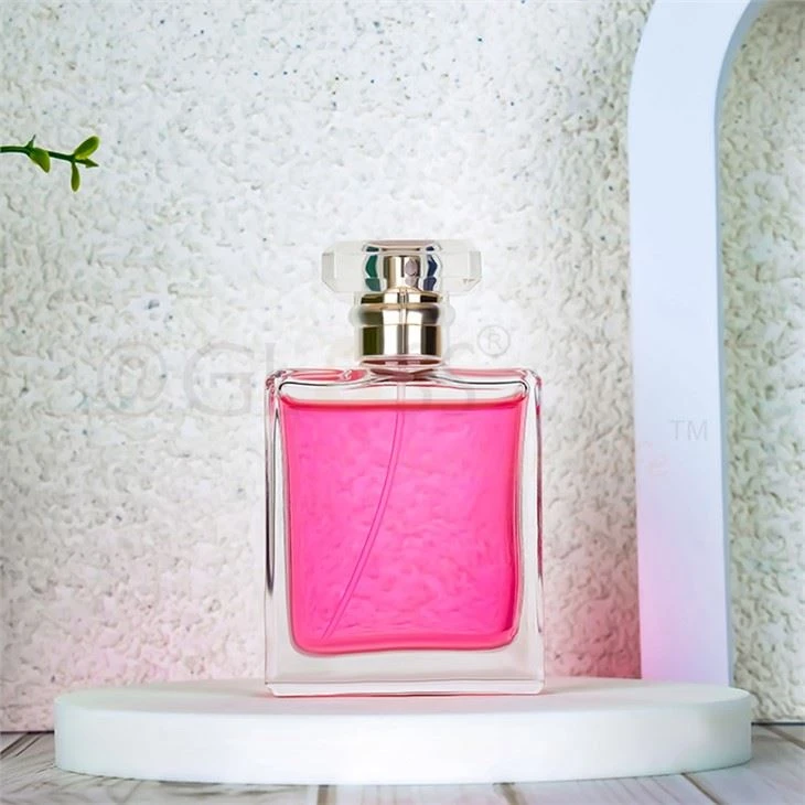 Personalizirana steklenička parfuma z razpršilcem parfuma